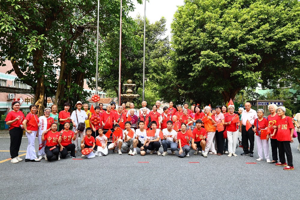 喜迎国庆76周年 我院举行升国旗仪式